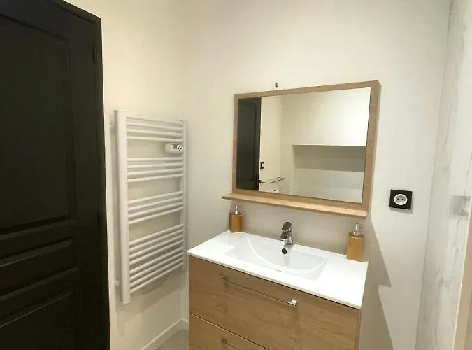 T2 Arenes شقة نيم